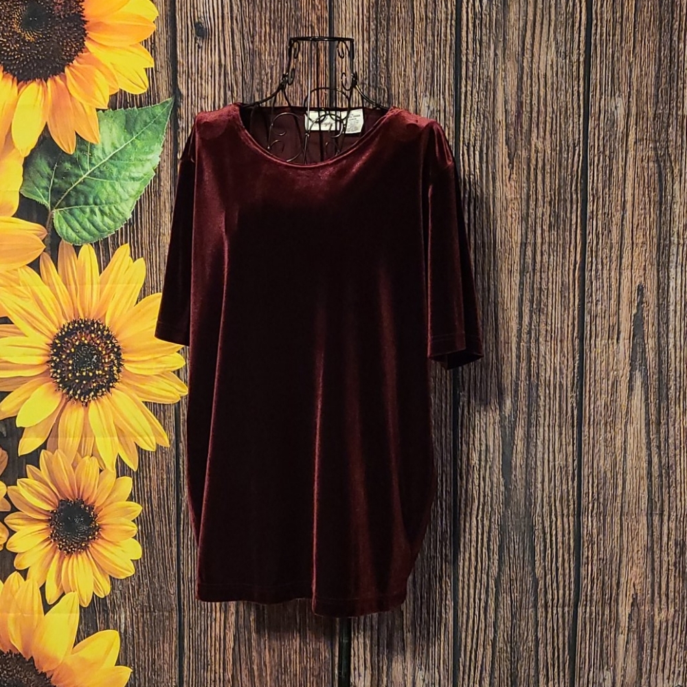 🌻Worthington Faux Velvet Top
